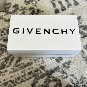 Givenchy shoe box from size 36 4G Flat sandal